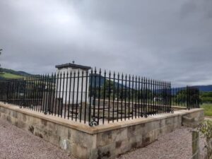 photo of reinstated railings at Cnocan Burraidh